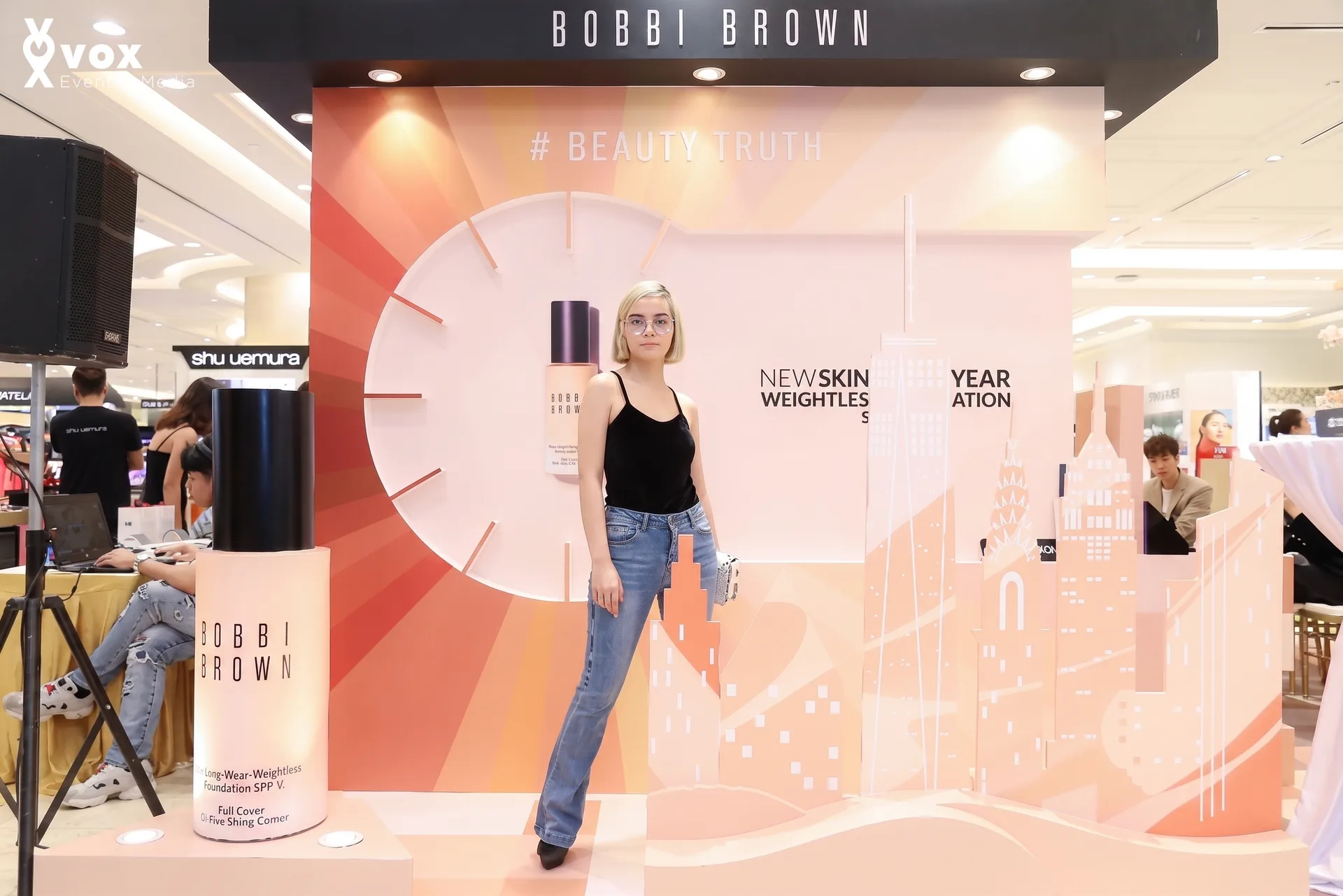 Bobbi Brown — gift và sampling vật phẩm tại pop-up activation