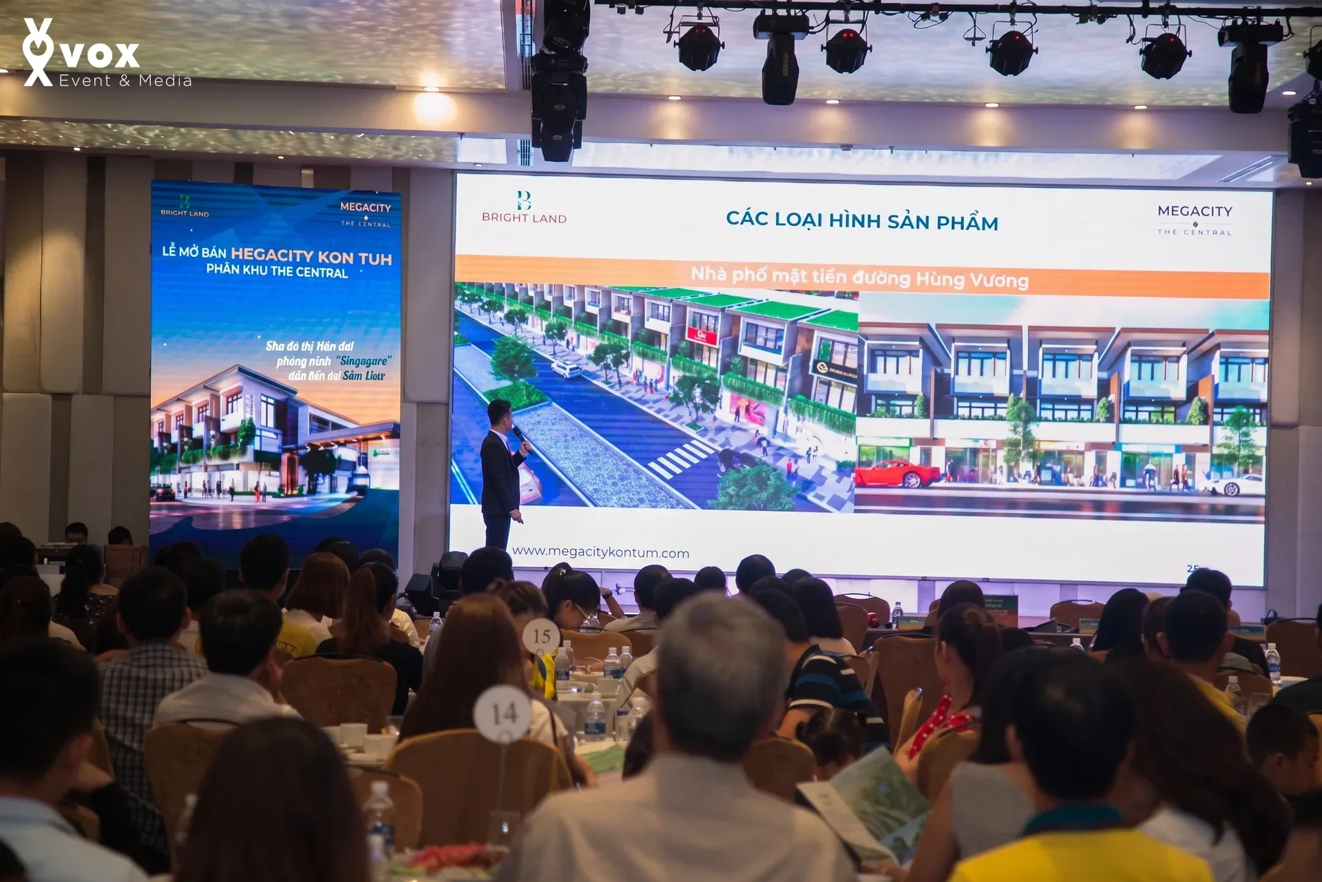 Mega City – LED stage và product presentation