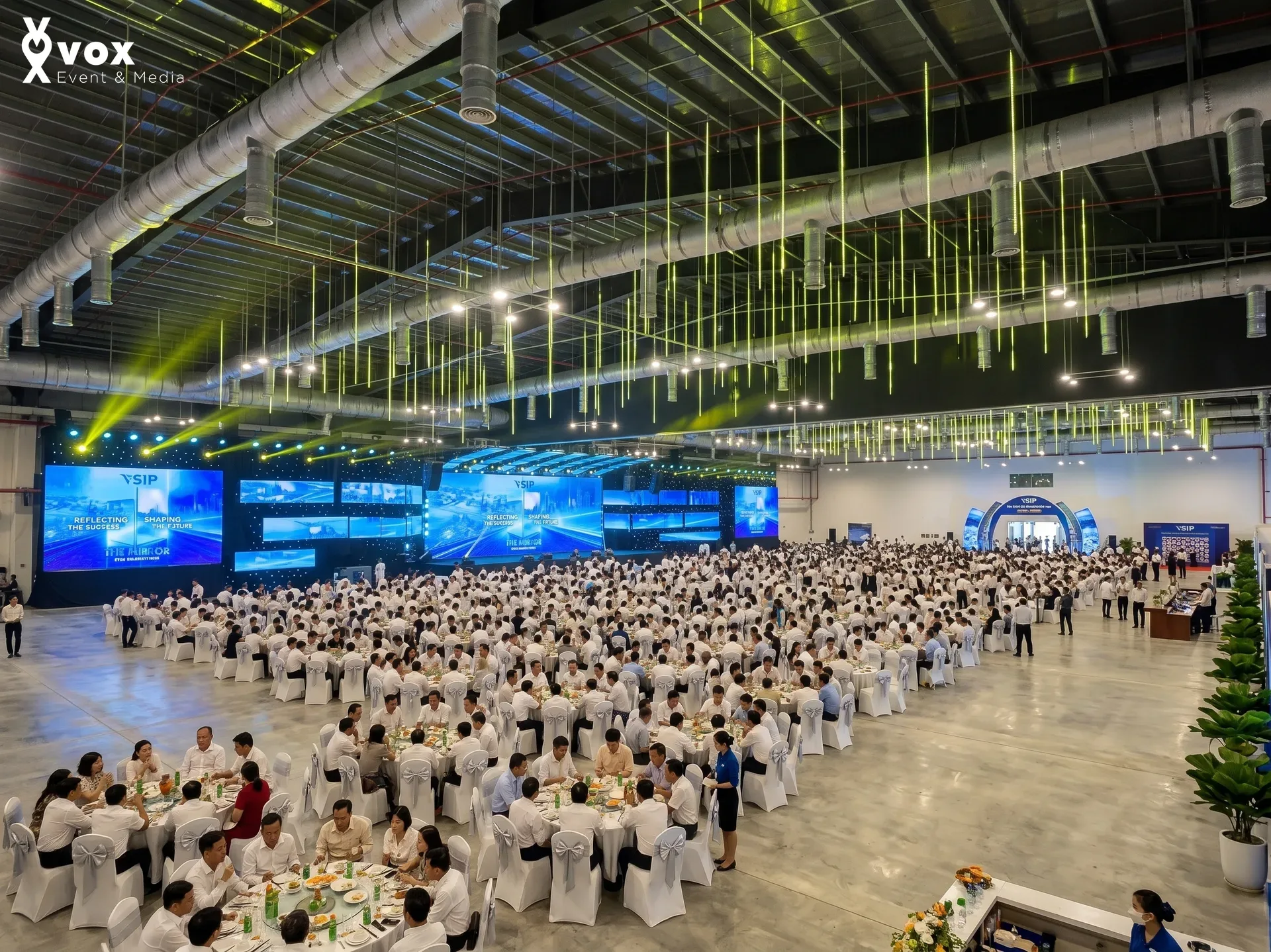 VSIP Year End Party 2025 – sân khấu LED, visual theme và banquet hall
